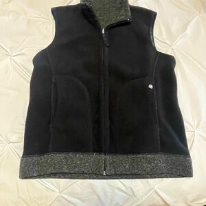 FIGS Scrubs Black and Gray Reversible Fleece Vest, large (Discontinued Style)